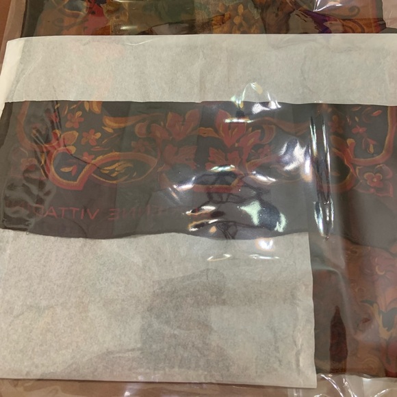 ADRIENNE VITTADINI floral scarf 100% silk - Picture 14 of 14